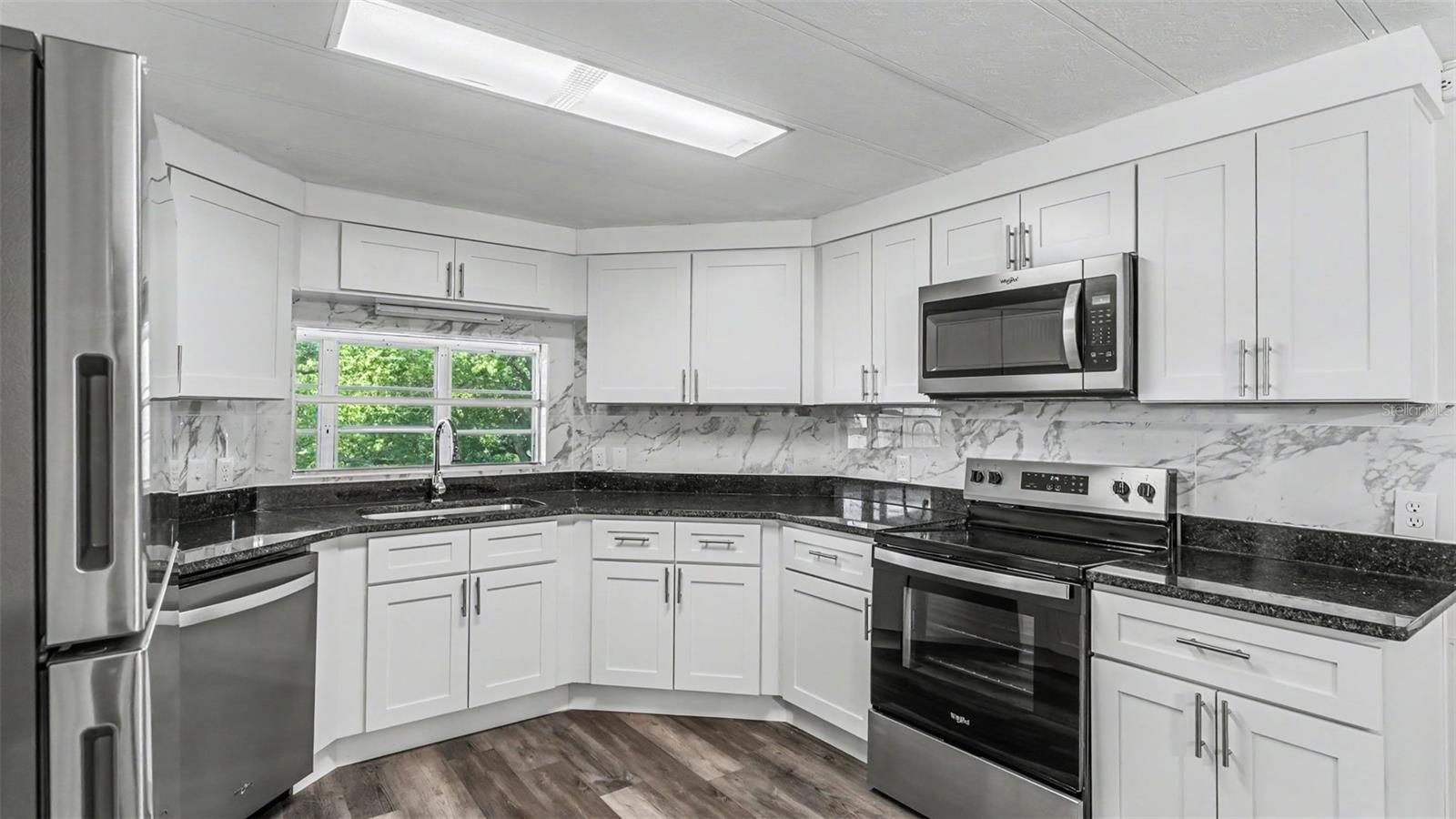 FLORAL LAKES - Residential