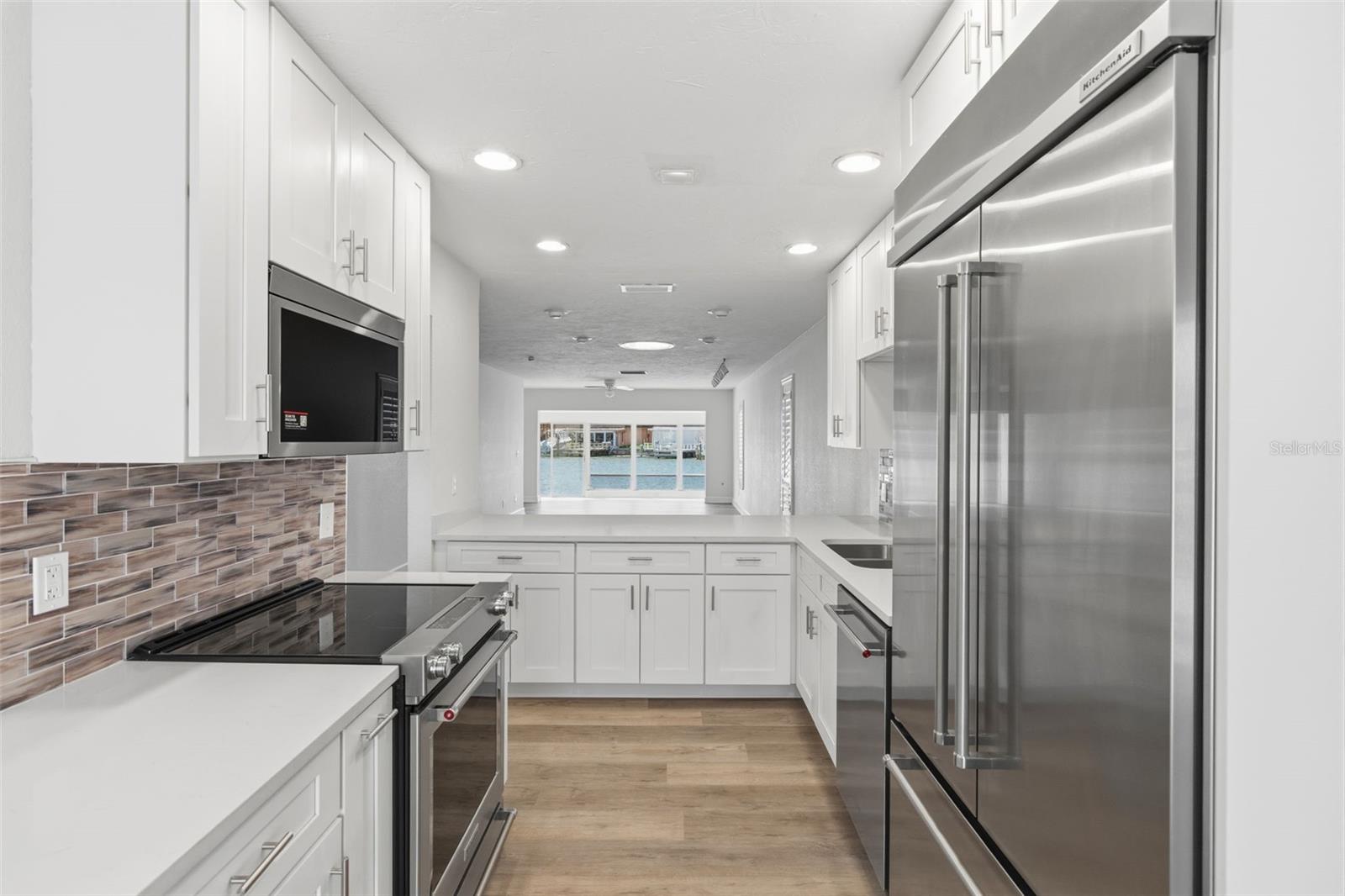 BOCA CIEGA POINT EAST - Residential