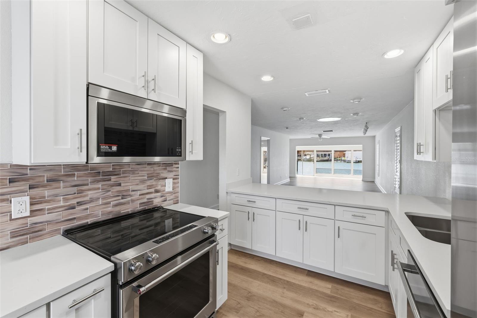 BOCA CIEGA POINT EAST - Residential