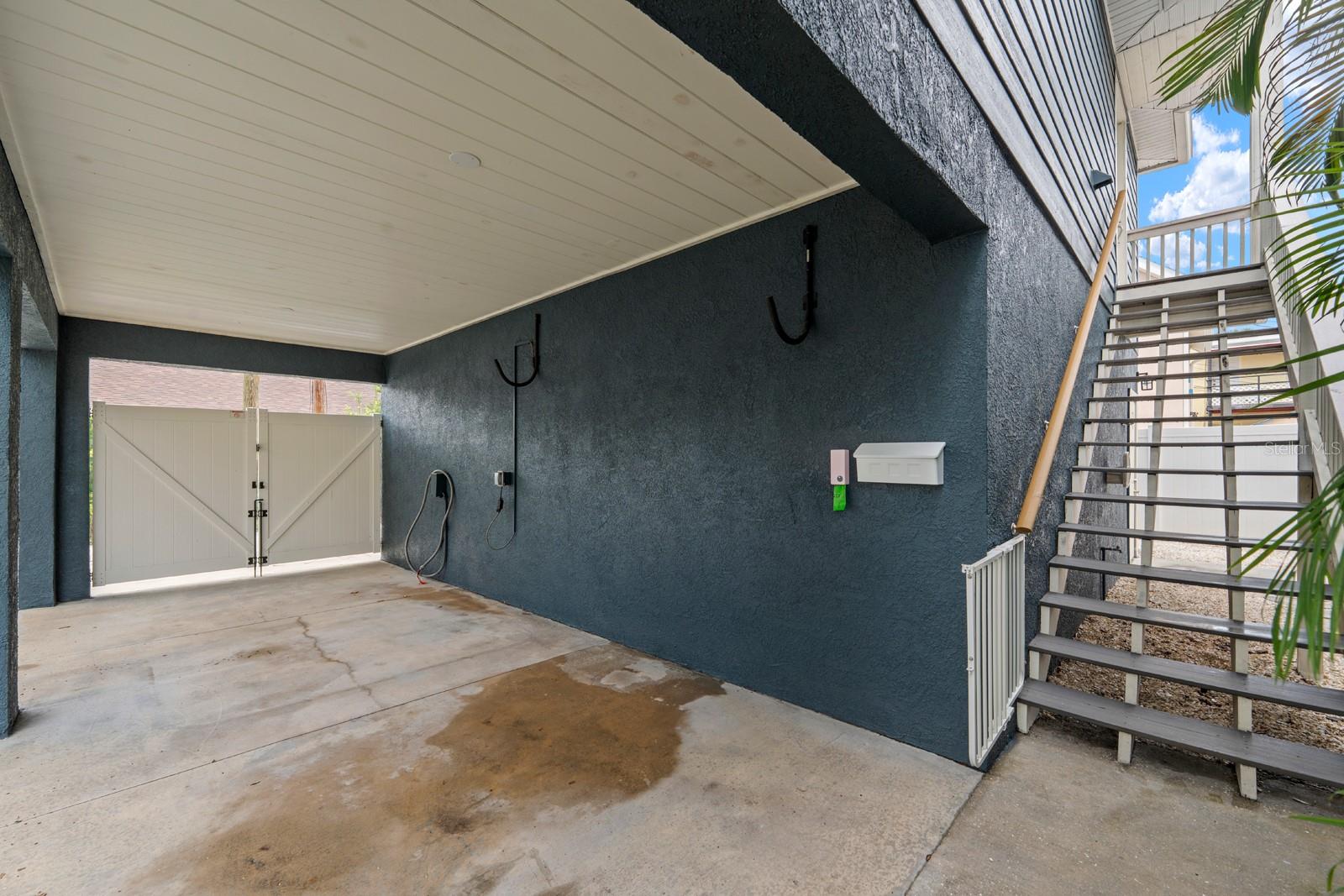 HOXIES A E SUB - Residential