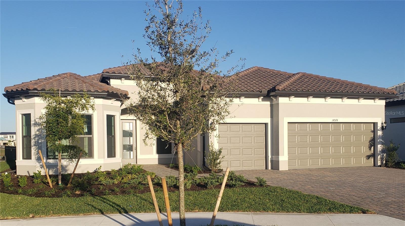 Stellar on an exceptional lake and preserve lot. SDO