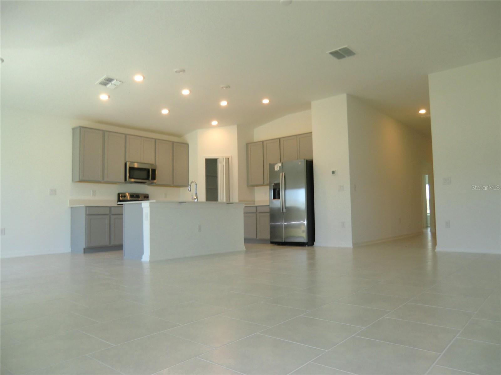 CASCADES PHASES 1A AND 1B PB 193 PG 37-52 BLK 52 L - Residential Lease