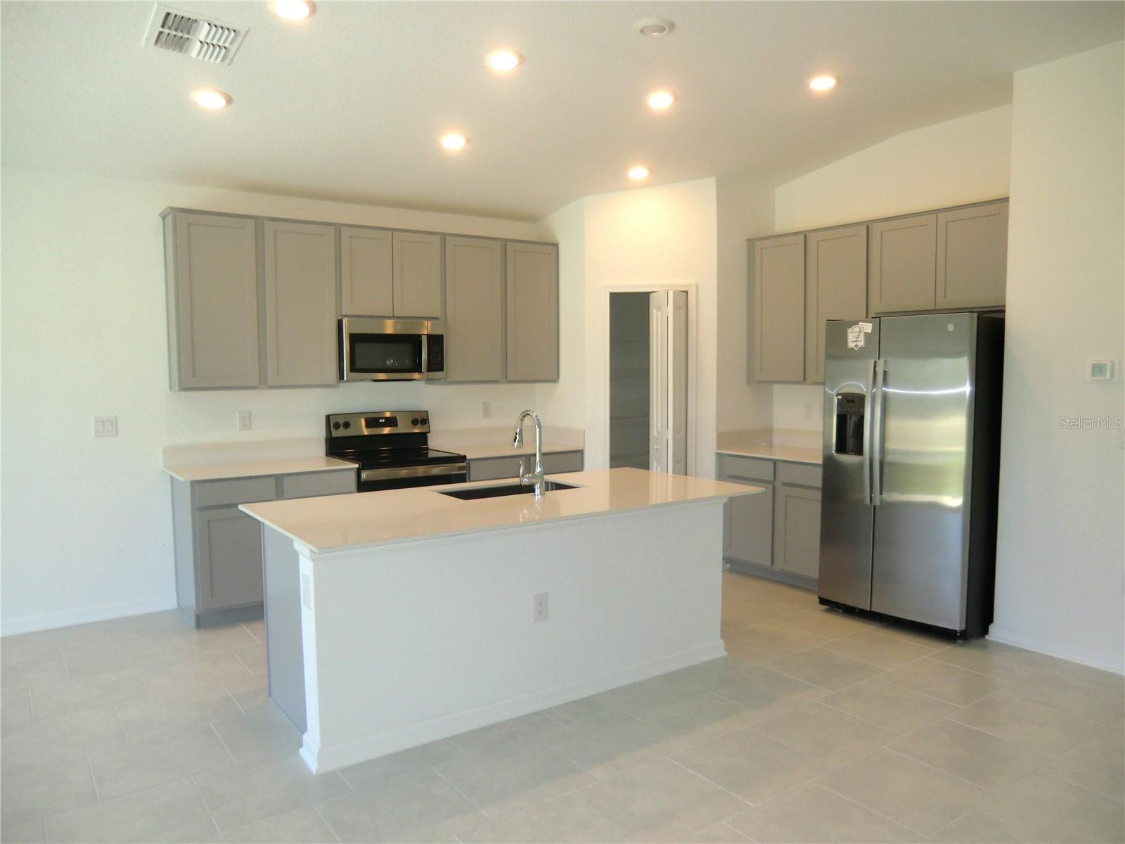CASCADES PHASES 1A AND 1B PB 193 PG 37-52 BLK 52 L - Residential Lease