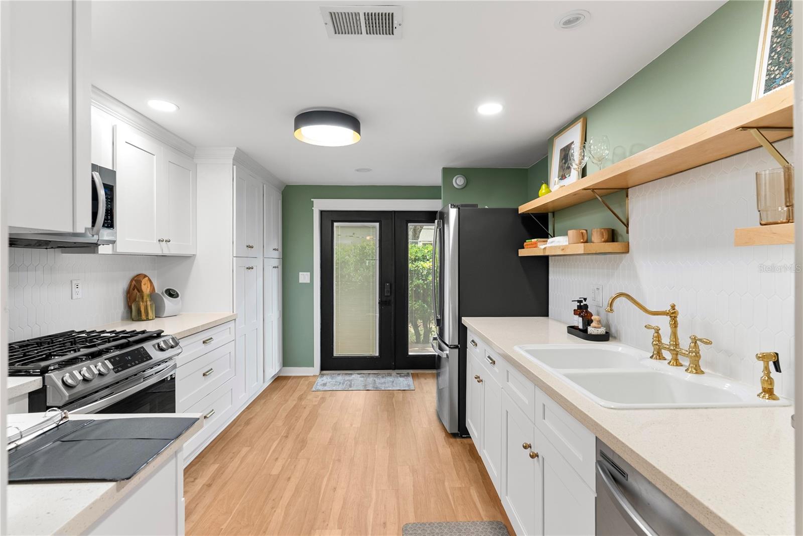 CALVIN & OVERSTREETS ADD - Residential Lease