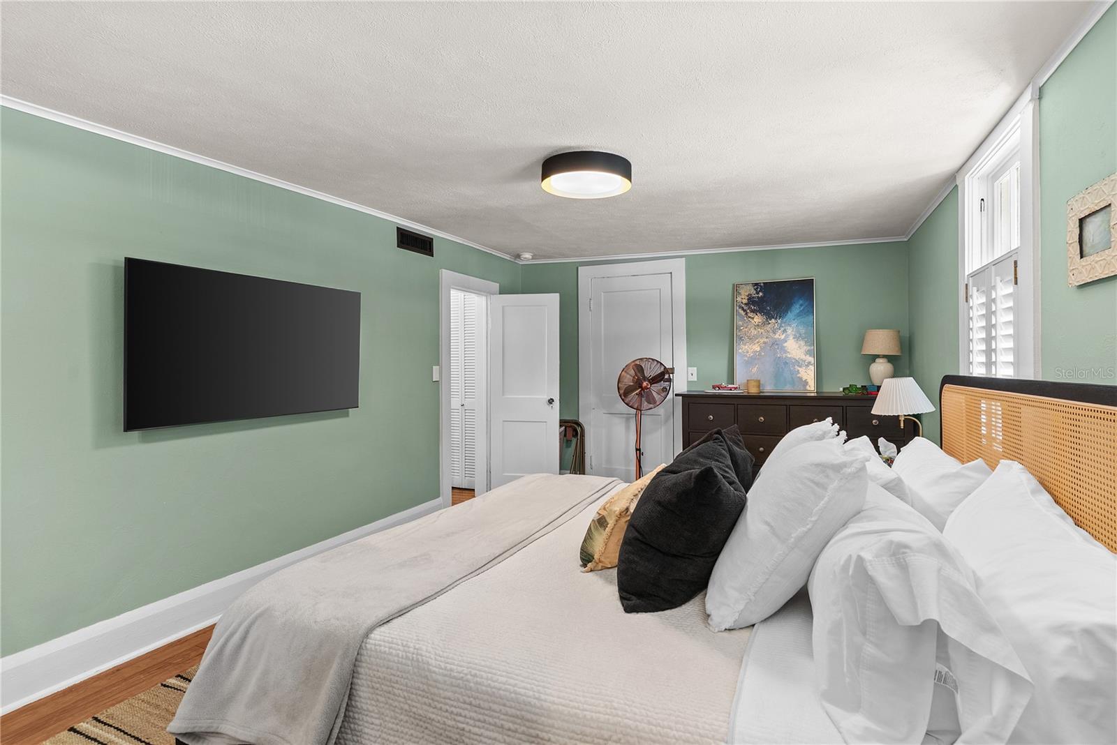 CALVIN & OVERSTREETS ADD - Residential Lease