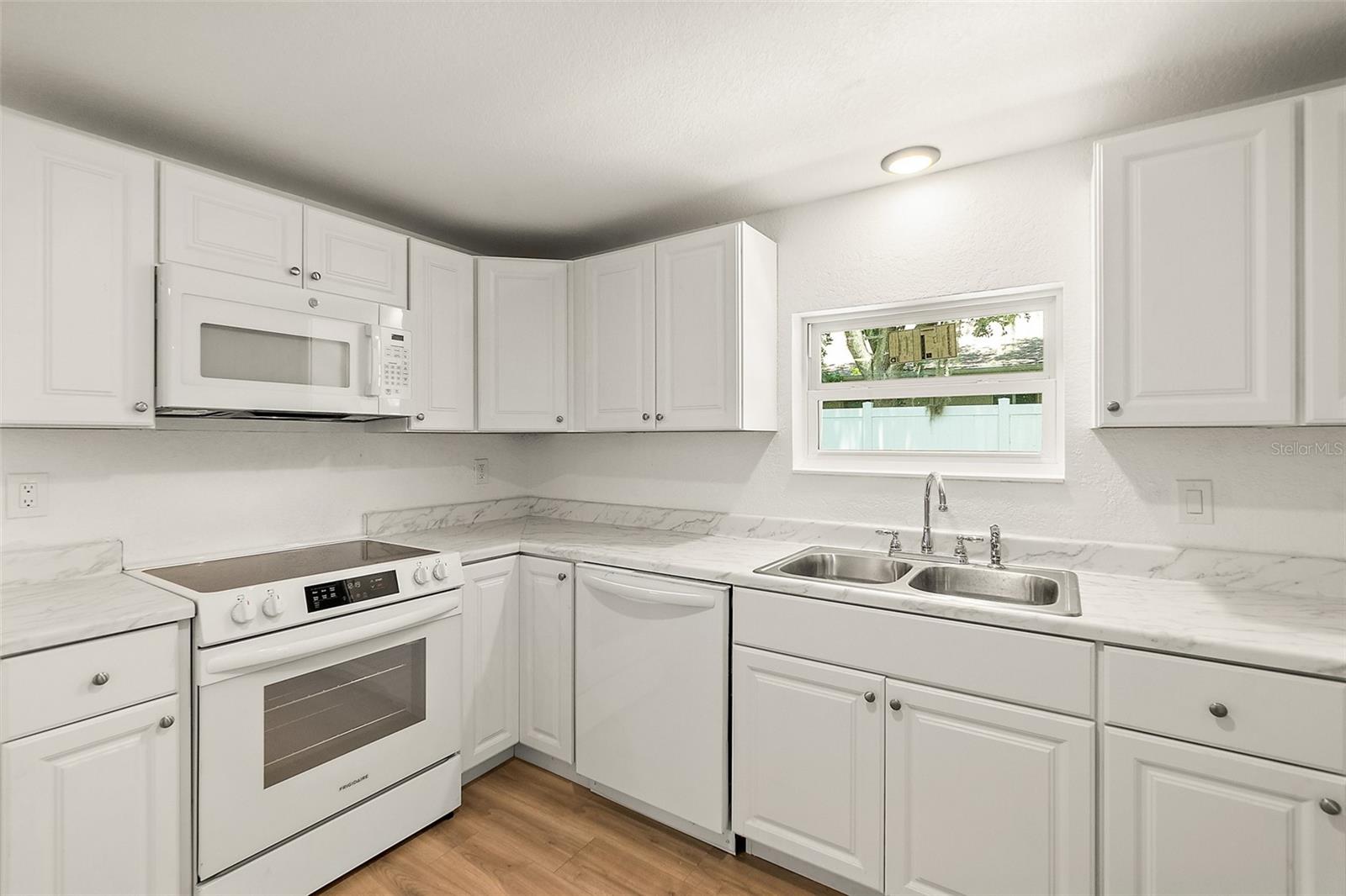 CAMARY MAUD GROVES SEC 02 - Residential
