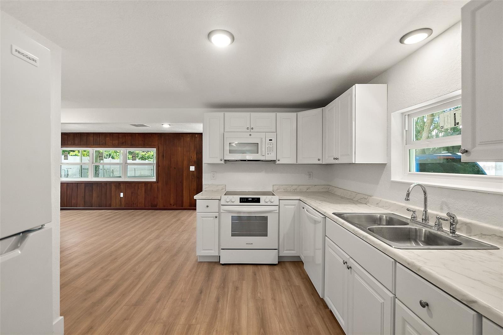 CAMARY MAUD GROVES SEC 02 - Residential