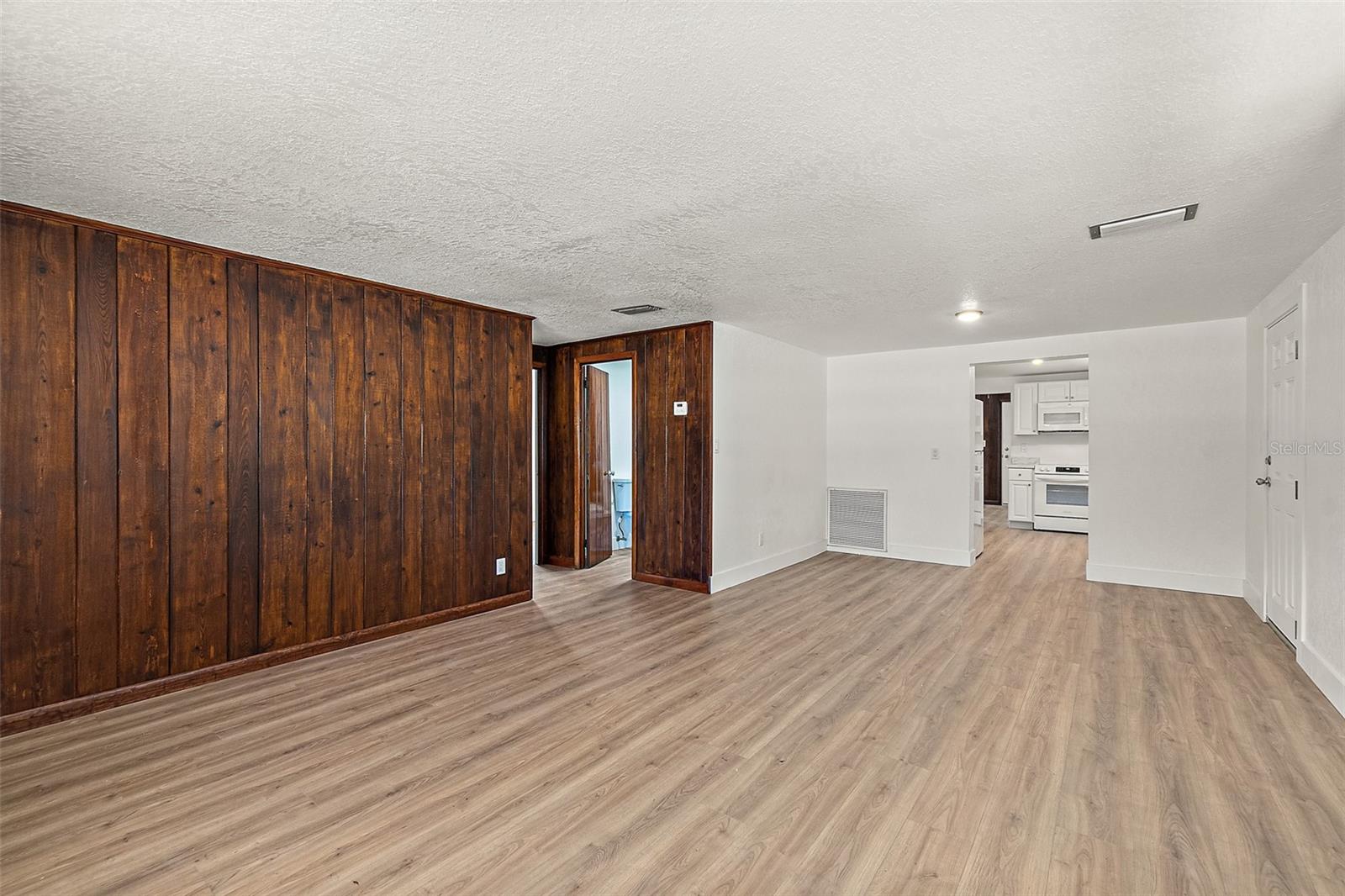 CAMARY MAUD GROVES SEC 02 - Residential