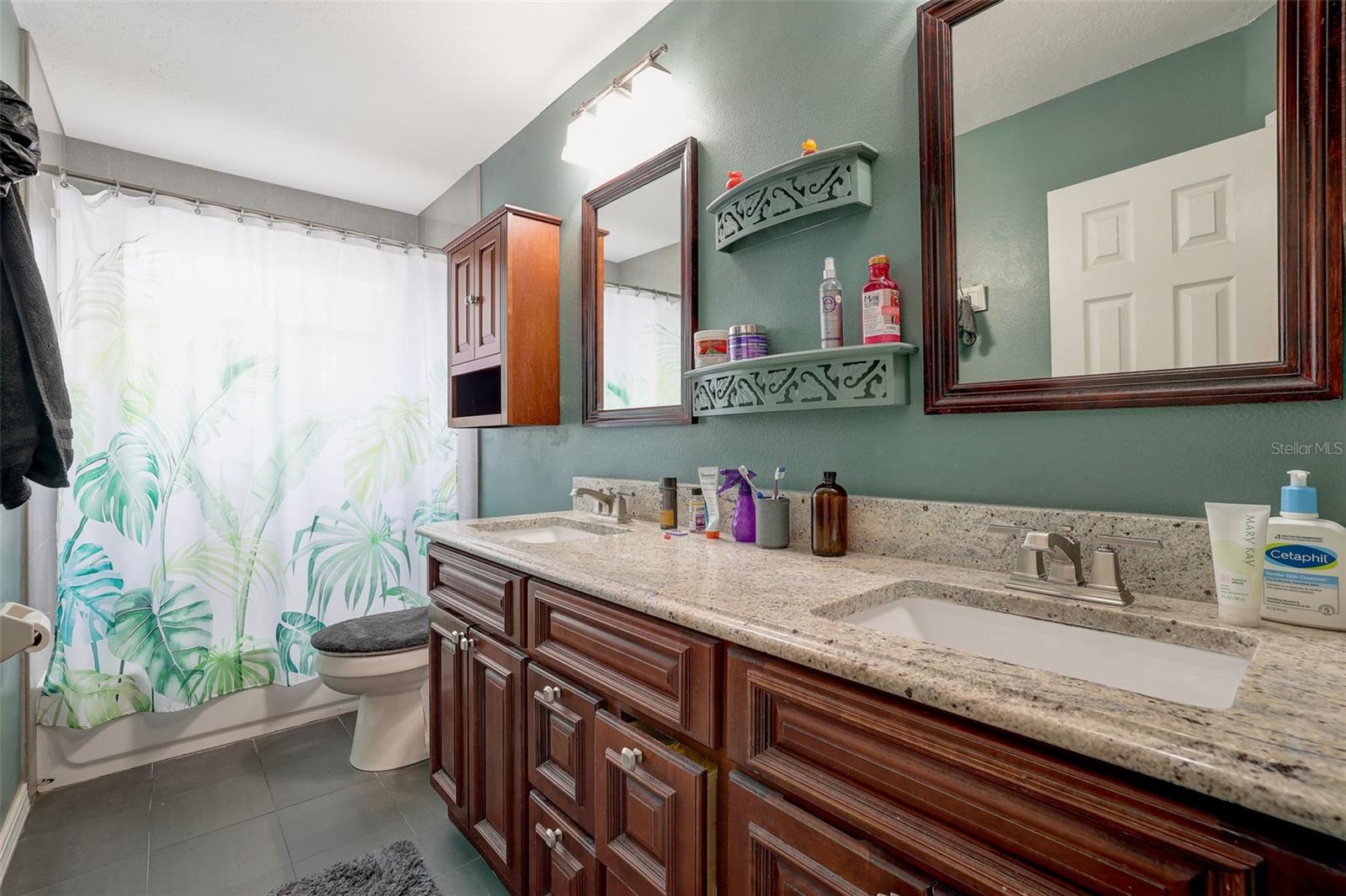 LAKES OF ALOMA - Residential