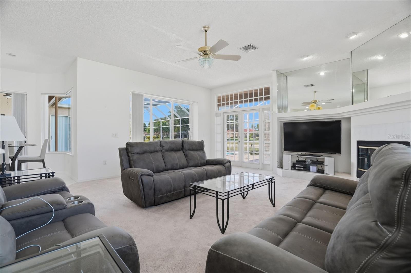 CRESCENT OAKS - Residential