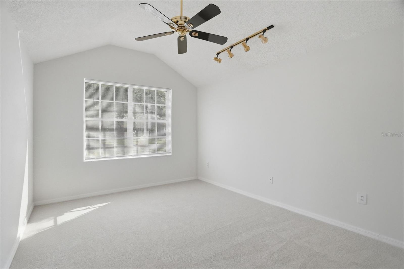 CRESCENT OAKS - Residential