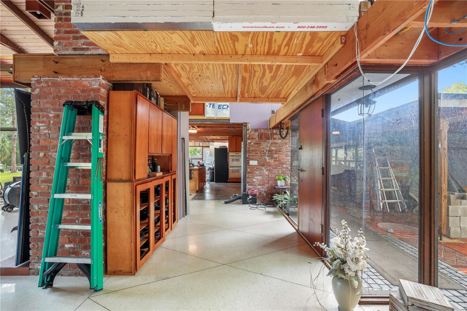WHITE TROUT MANOR - Residential