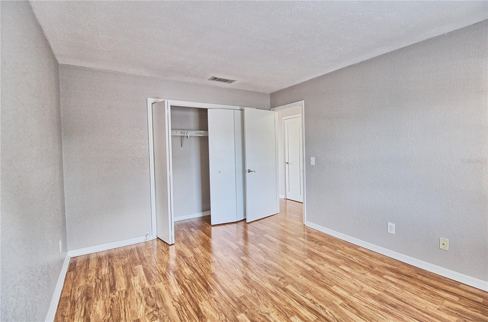 WHISPERING OAKS - Residential