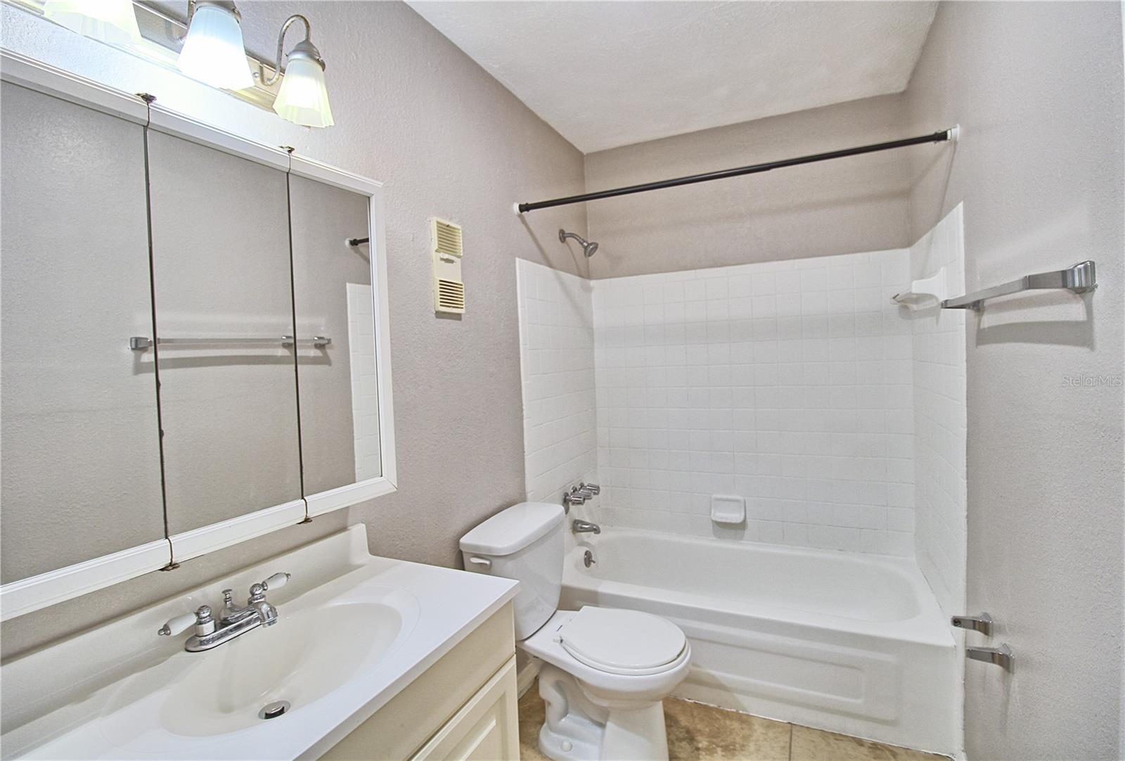 WHISPERING OAKS - Residential