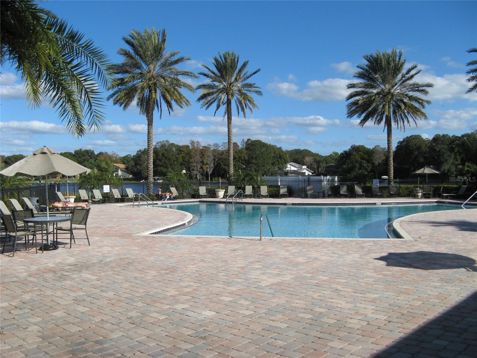 WHISPERING OAKS - Residential