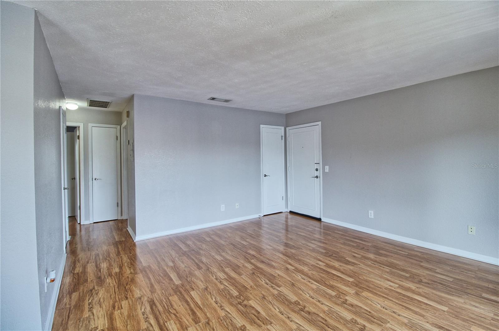 WHISPERING OAKS - Residential