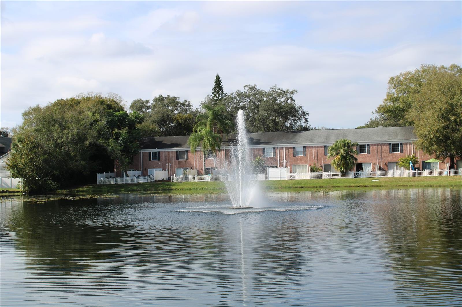 WHISPERING OAKS - Residential