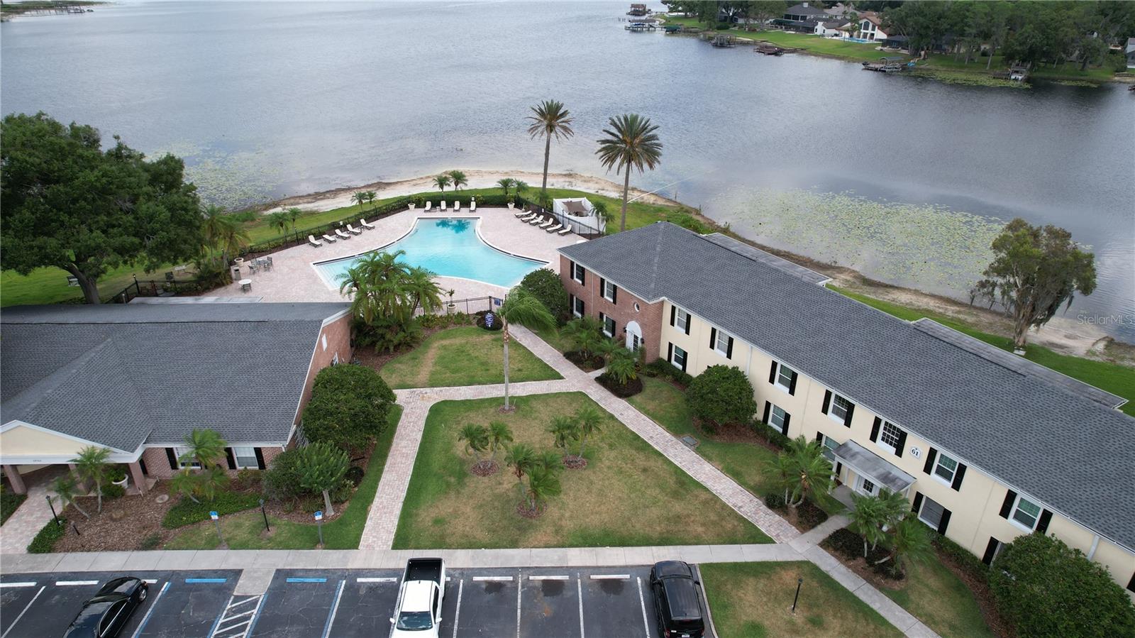 WHISPERING OAKS - Residential