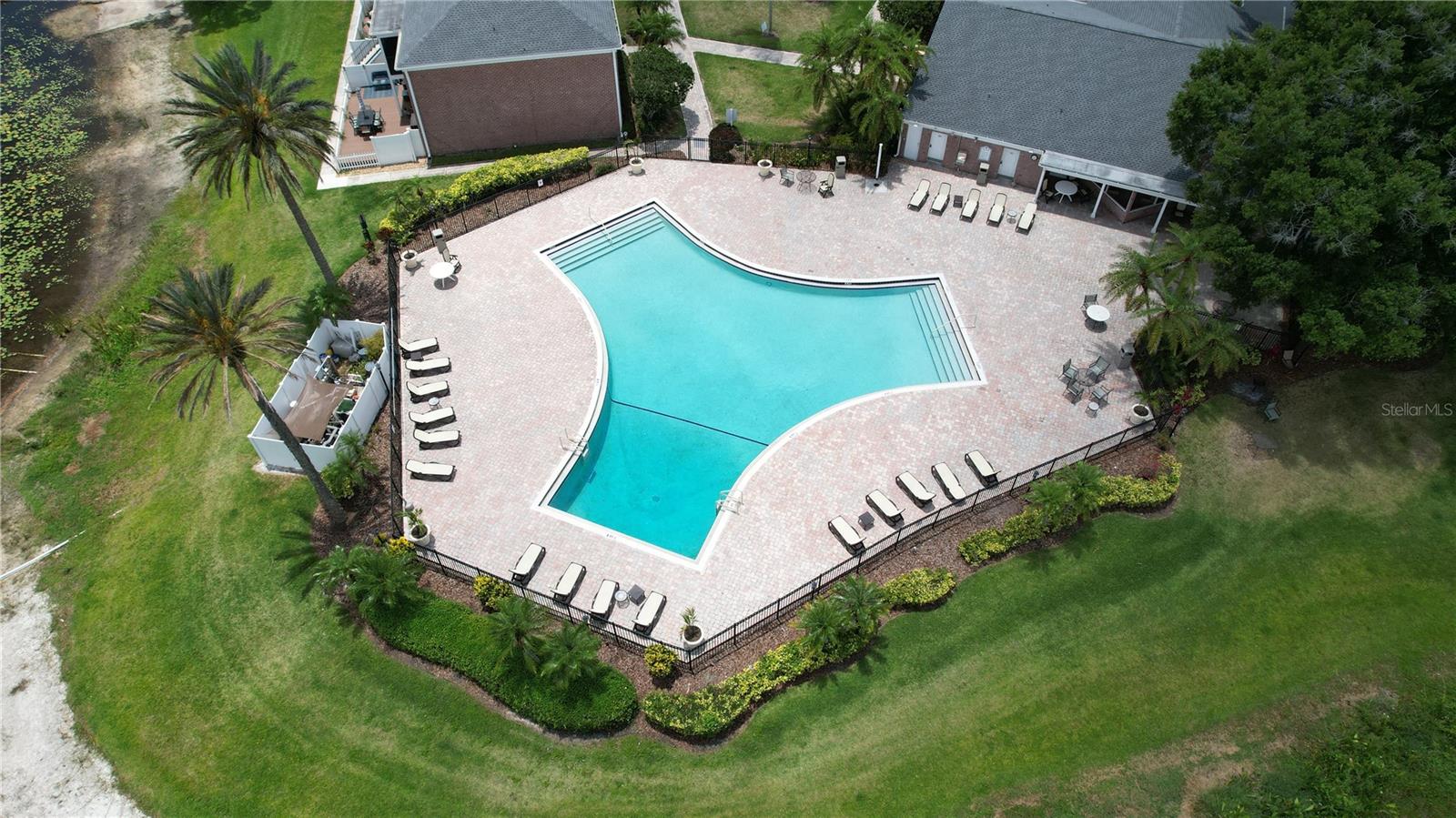 WHISPERING OAKS - Residential