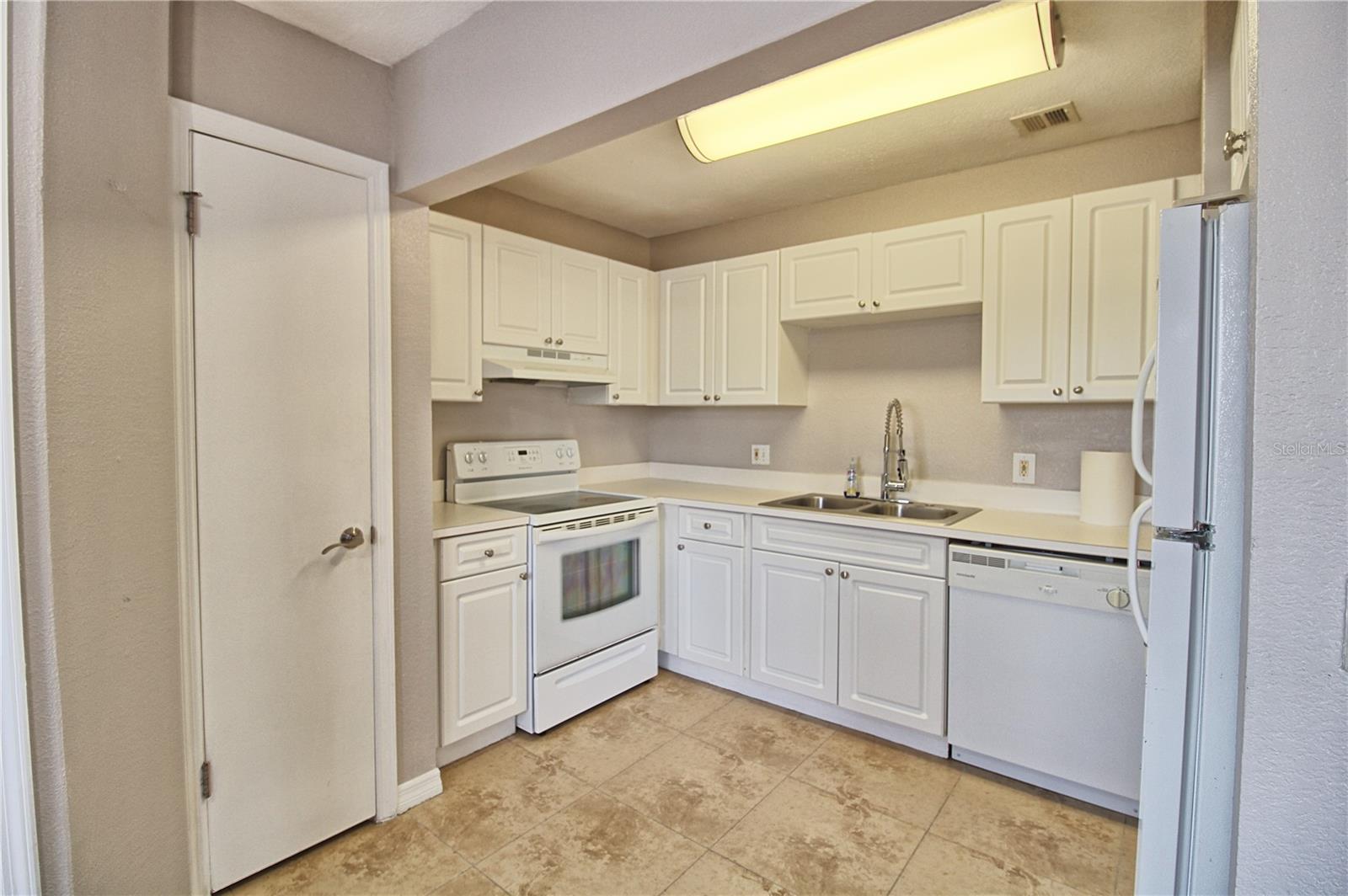 WHISPERING OAKS - Residential