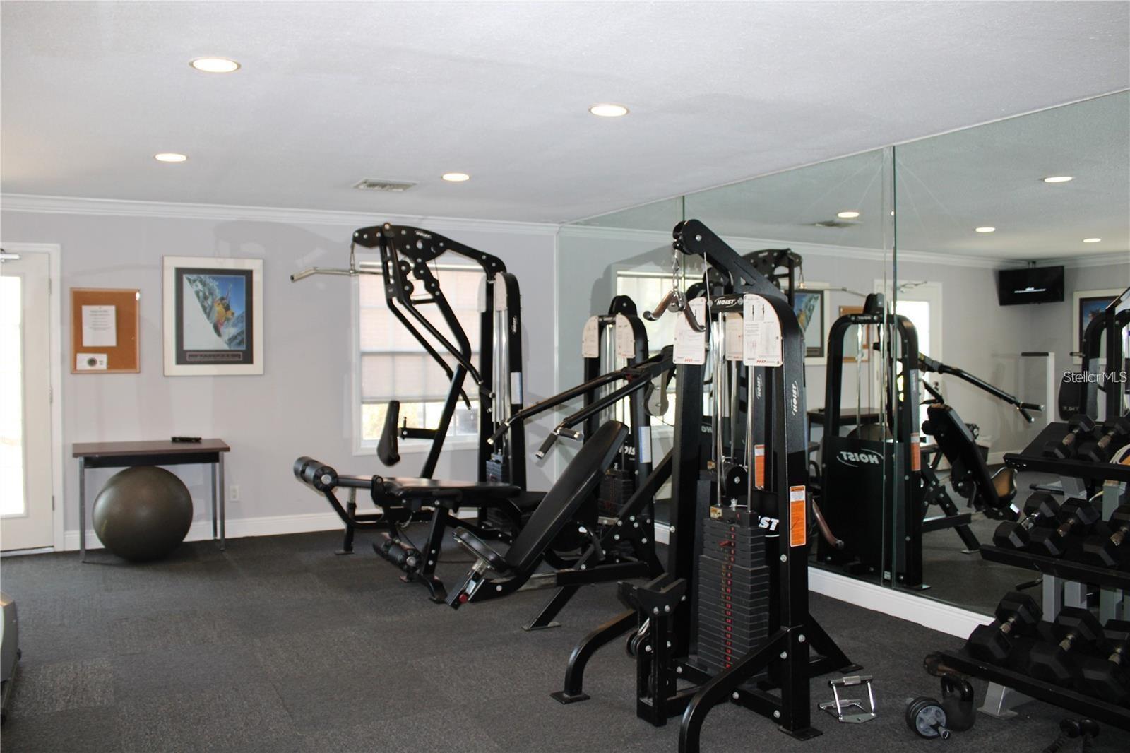 WHISPERING OAKS - Residential