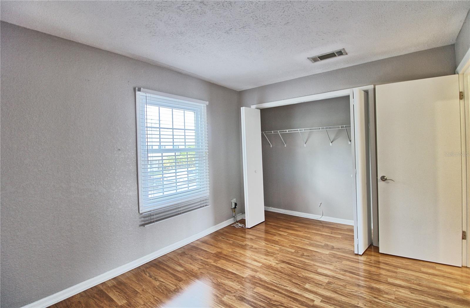 WHISPERING OAKS - Residential
