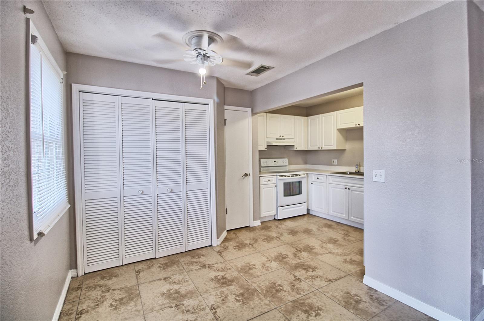WHISPERING OAKS - Residential