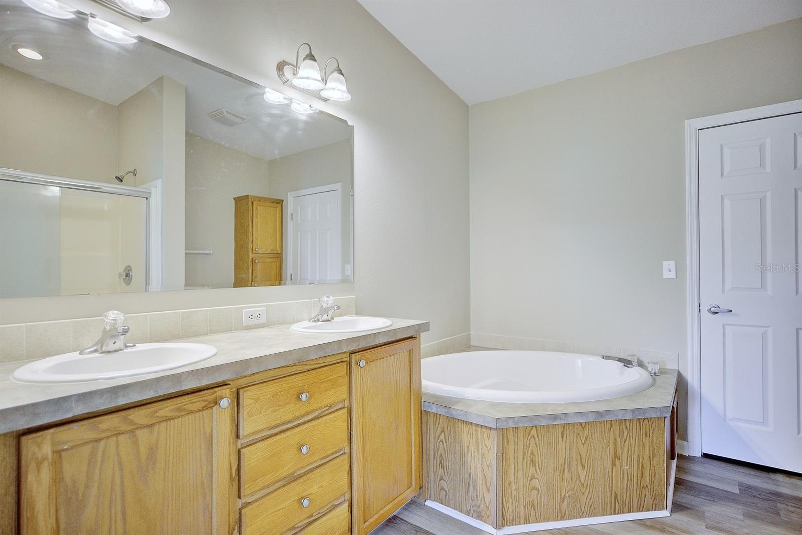 3.36 AC W 222 FT OF NW1/4 OF SE1/4 OF SE1/4 09 34S - Residential