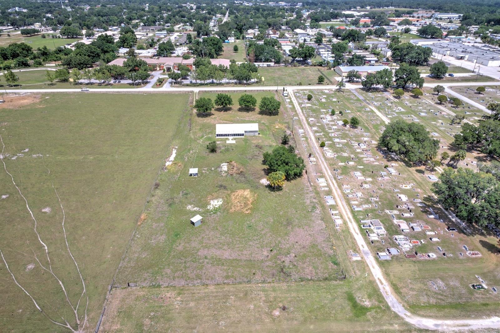 3.36 AC W 222 FT OF NW1/4 OF SE1/4 OF SE1/4 09 34S - Residential