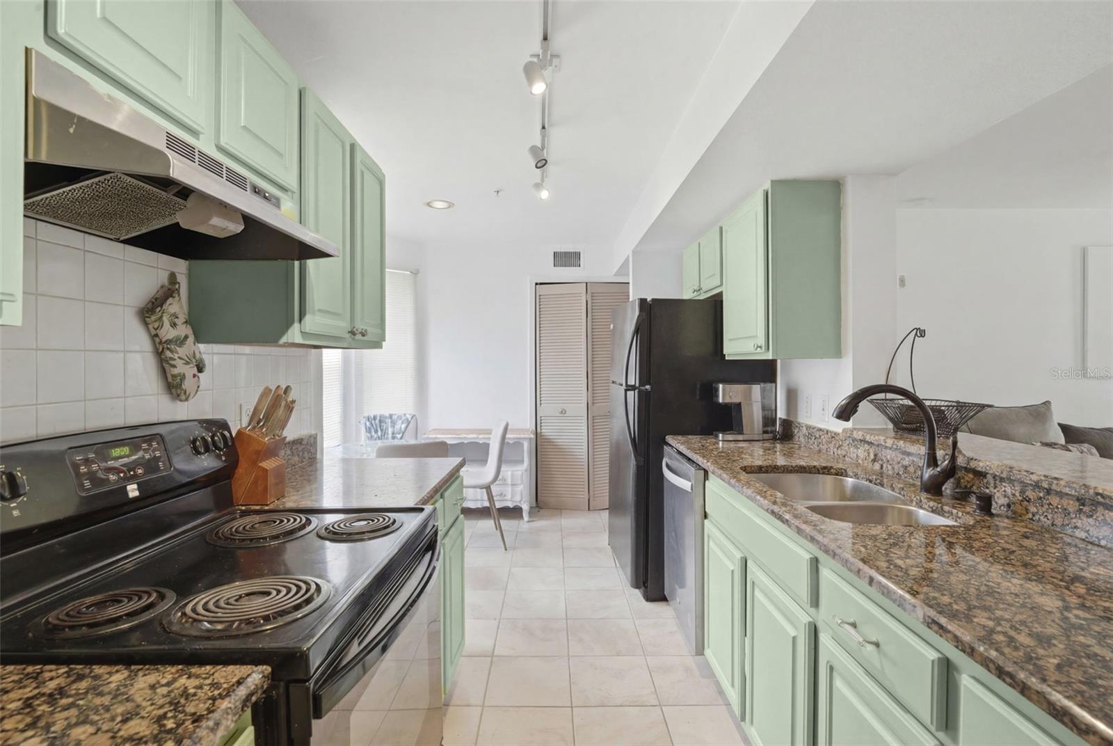 RESIDENCES AT SABAL POINT A CONDOMINIUM - Residential