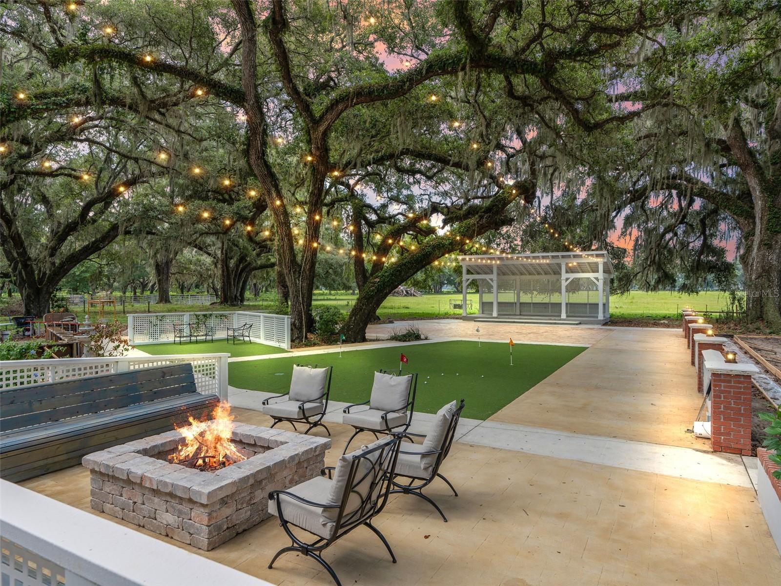 12 OAKS CLUB & LODGE - Land