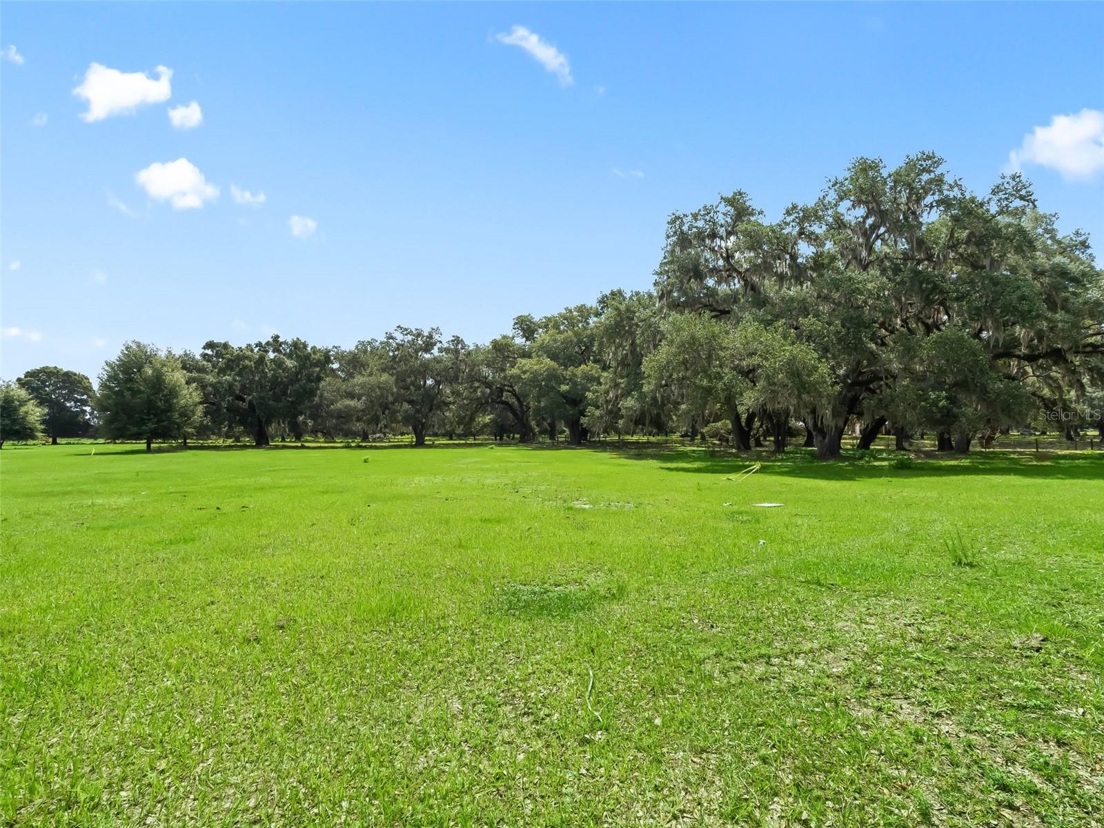 12 OAKS CLUB & LODGE - Land