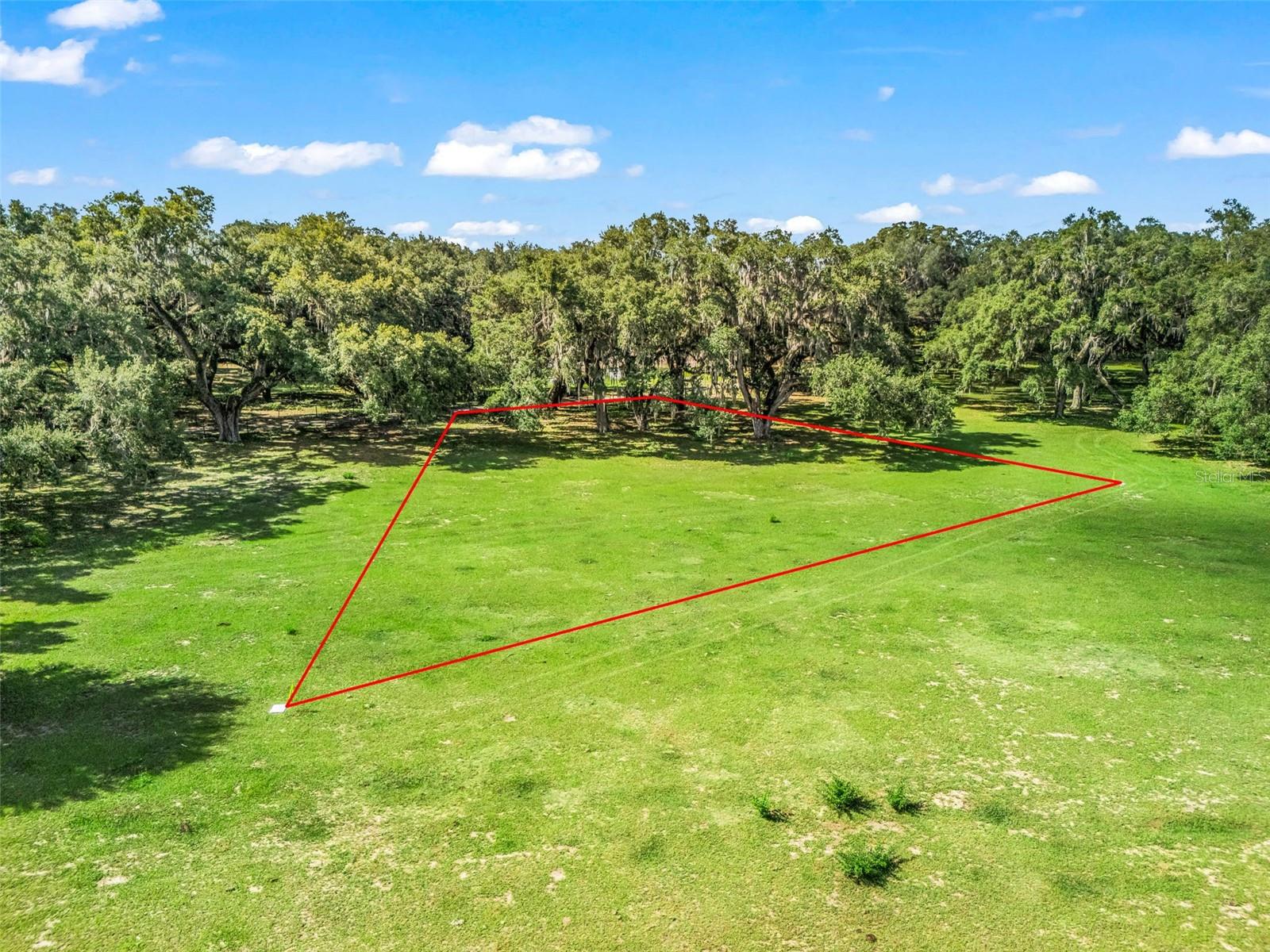 12 OAKS CLUB & LODGE - Land