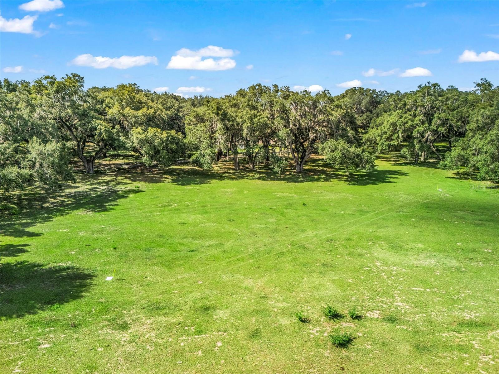 12 OAKS CLUB & LODGE - Land