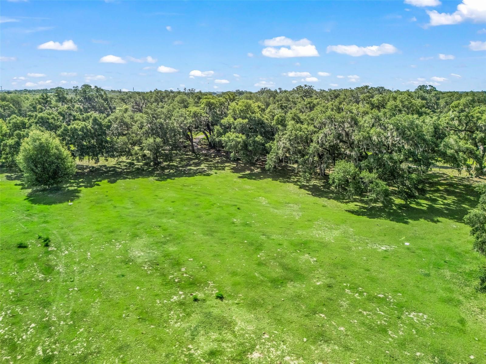 12 OAKS CLUB & LODGE - Land