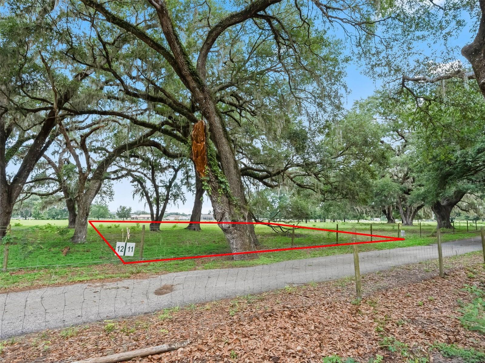 12 OAKS CLUB & LODGE - Land