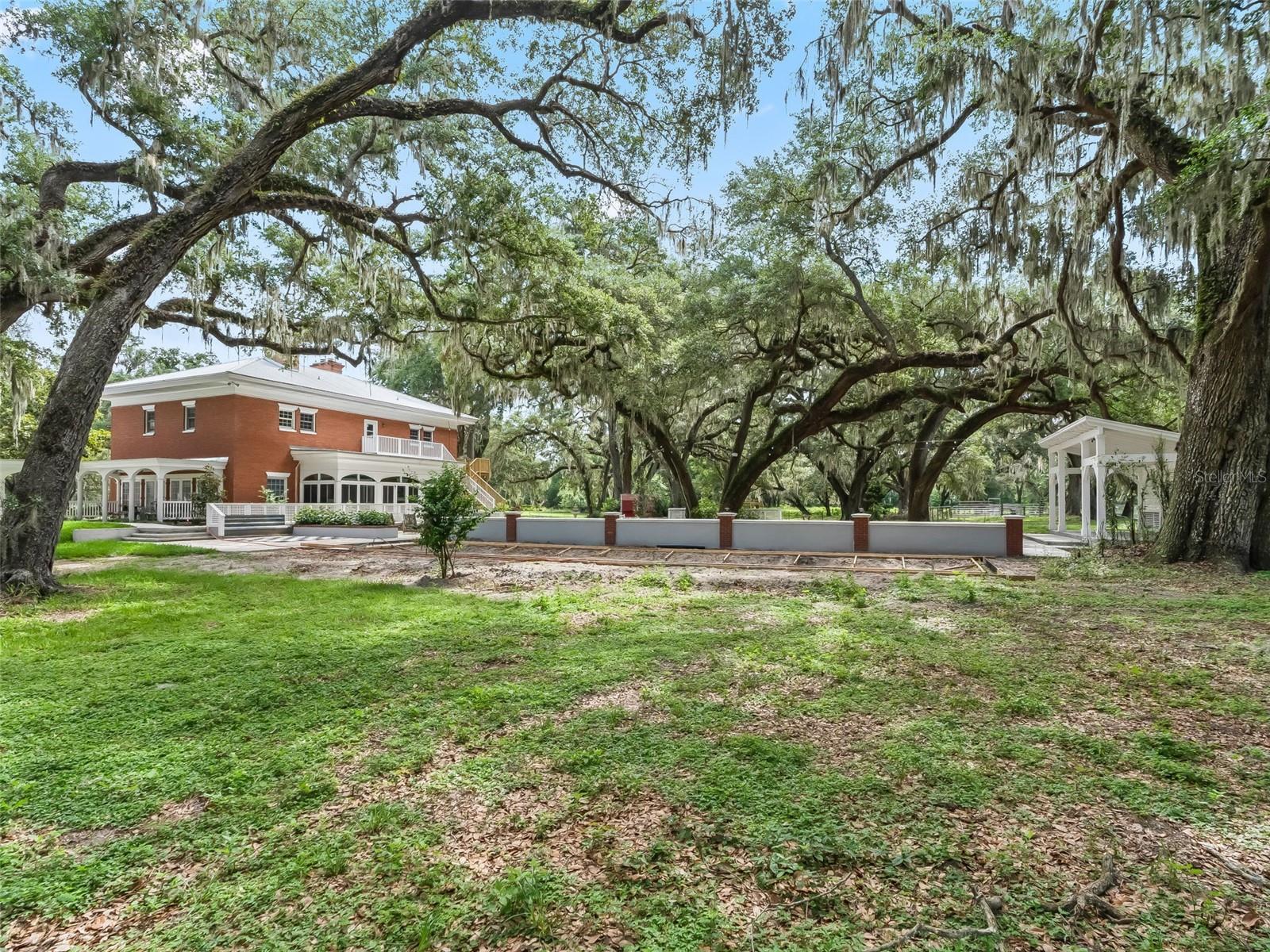 12 OAKS CLUB & LODGE - Land