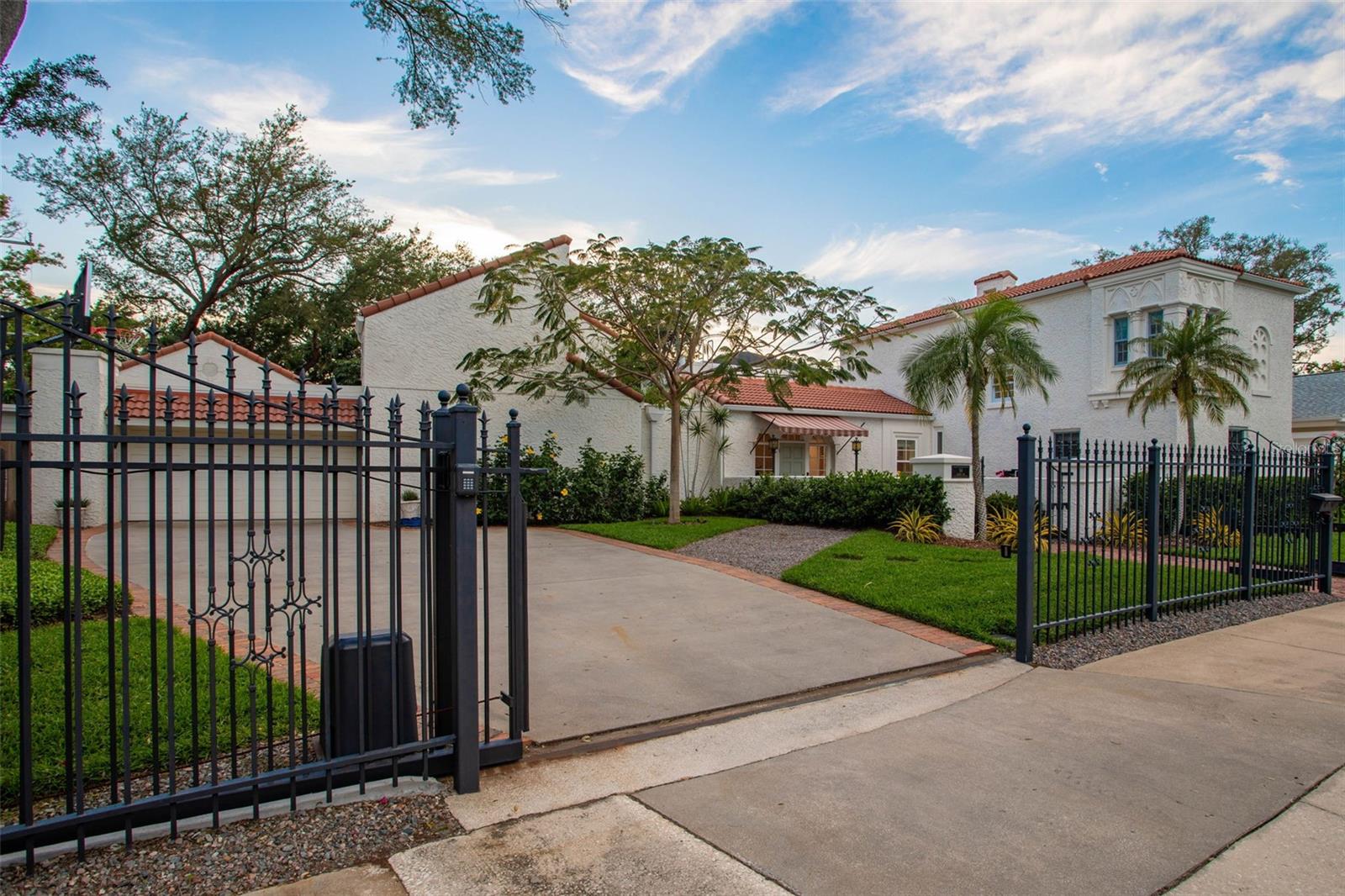 DAVIS ISLANDS - Residential
