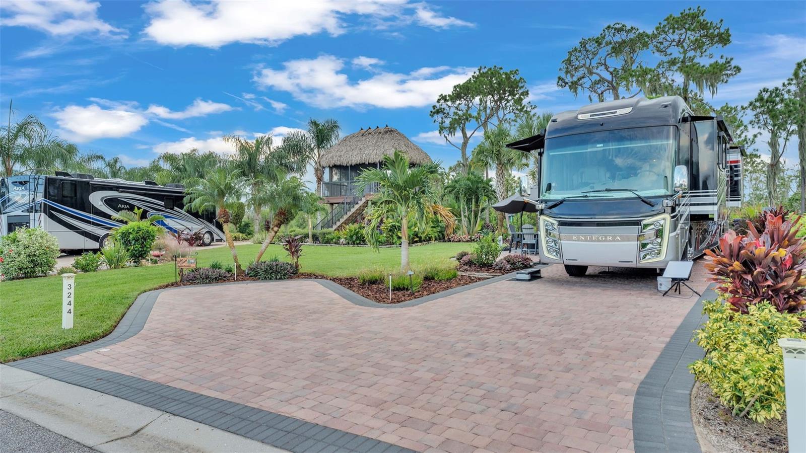 BAY LAKE RESIDENCE - Land
