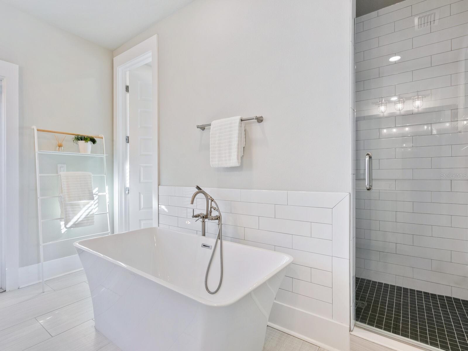 ENCLAVE/LAUREL PARK REP - Residential