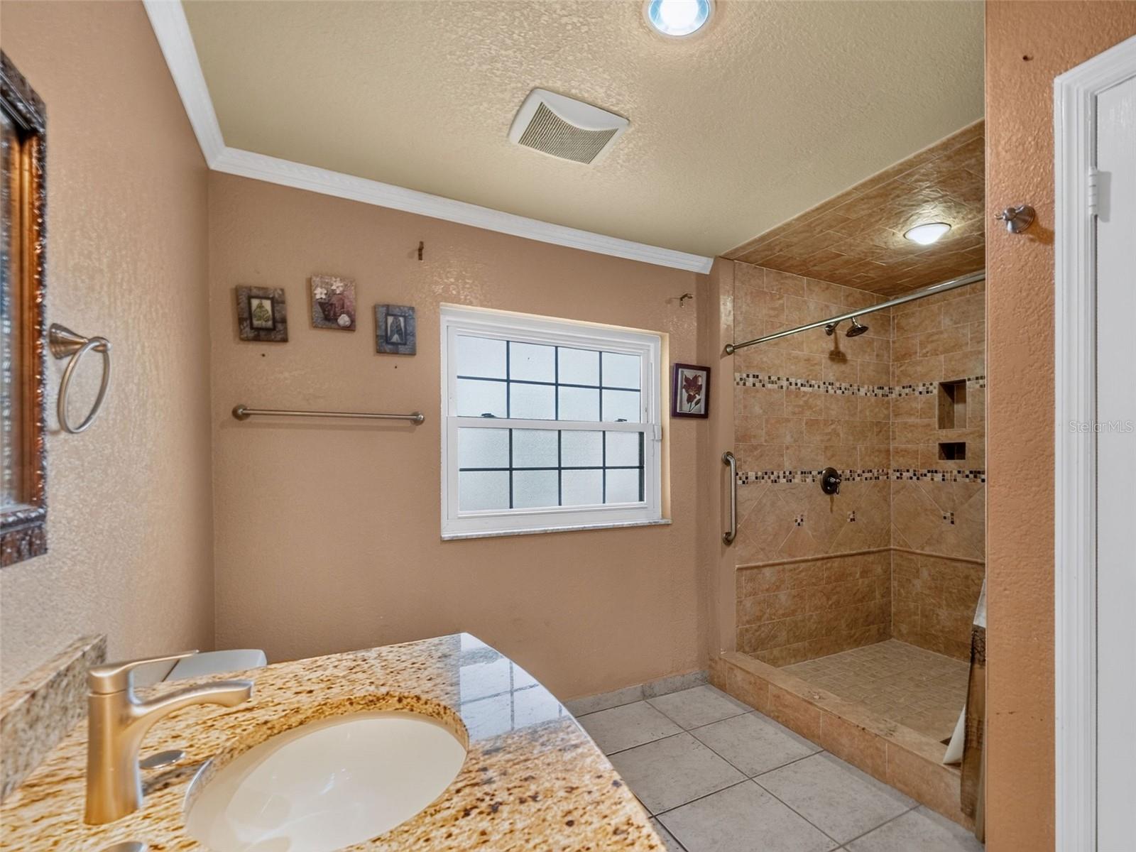 ALMANS ACRES - Residential