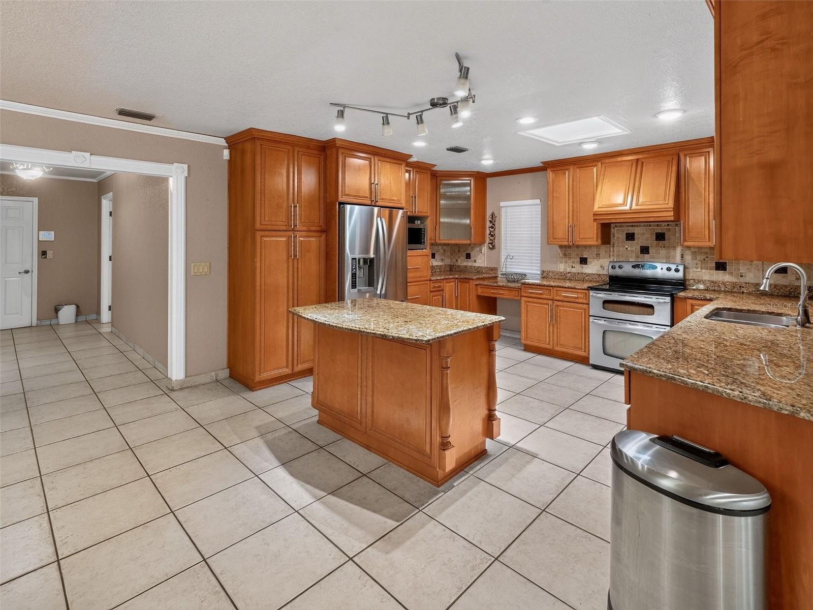 ALMANS ACRES - Residential