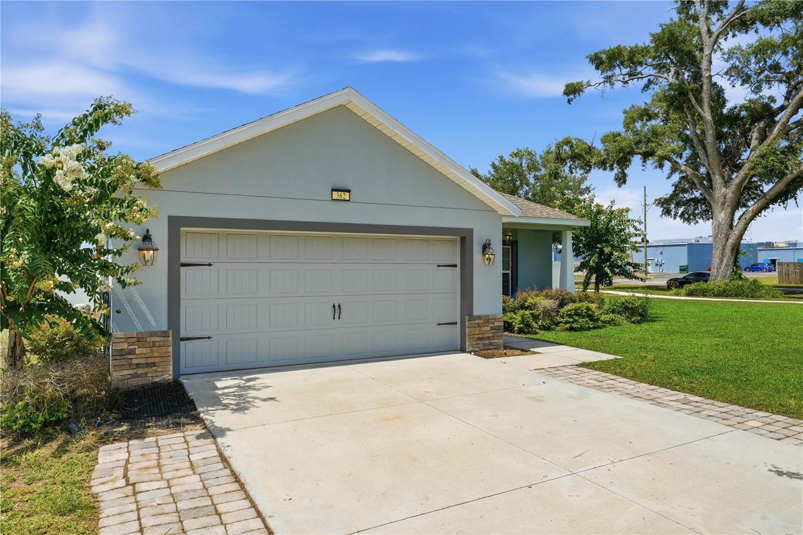 VISTA OAKS - Residential