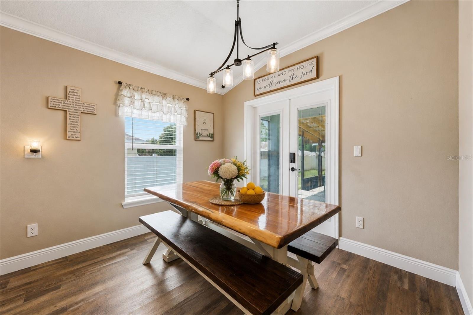 VISTA OAKS - Residential