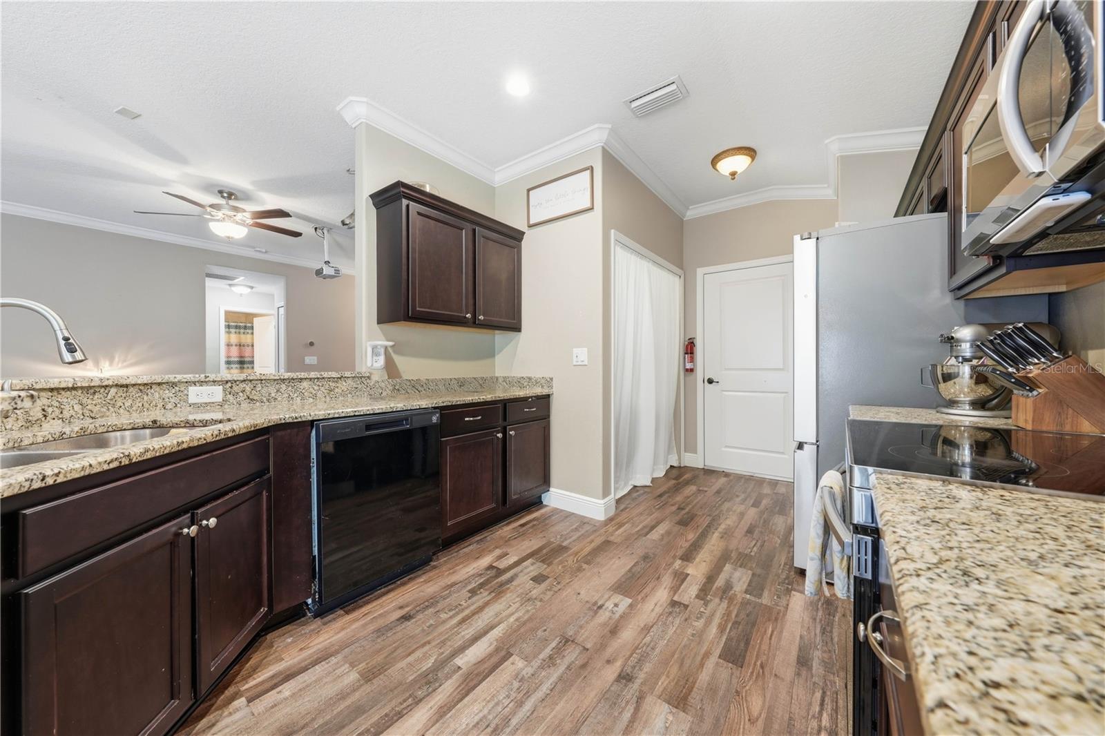 VISTA OAKS - Residential