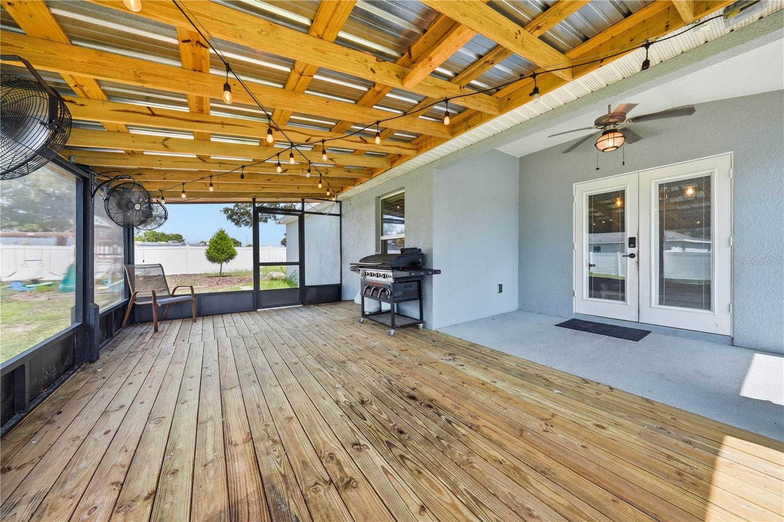 VISTA OAKS - Residential