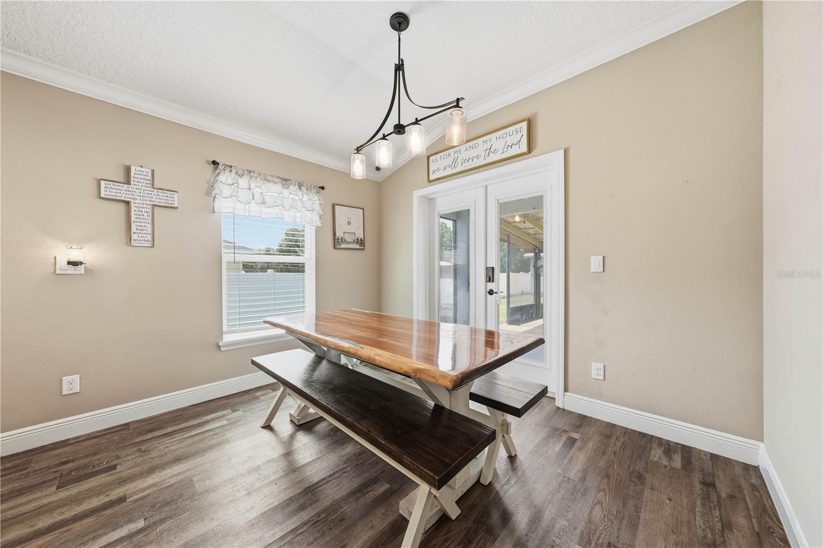 VISTA OAKS - Residential