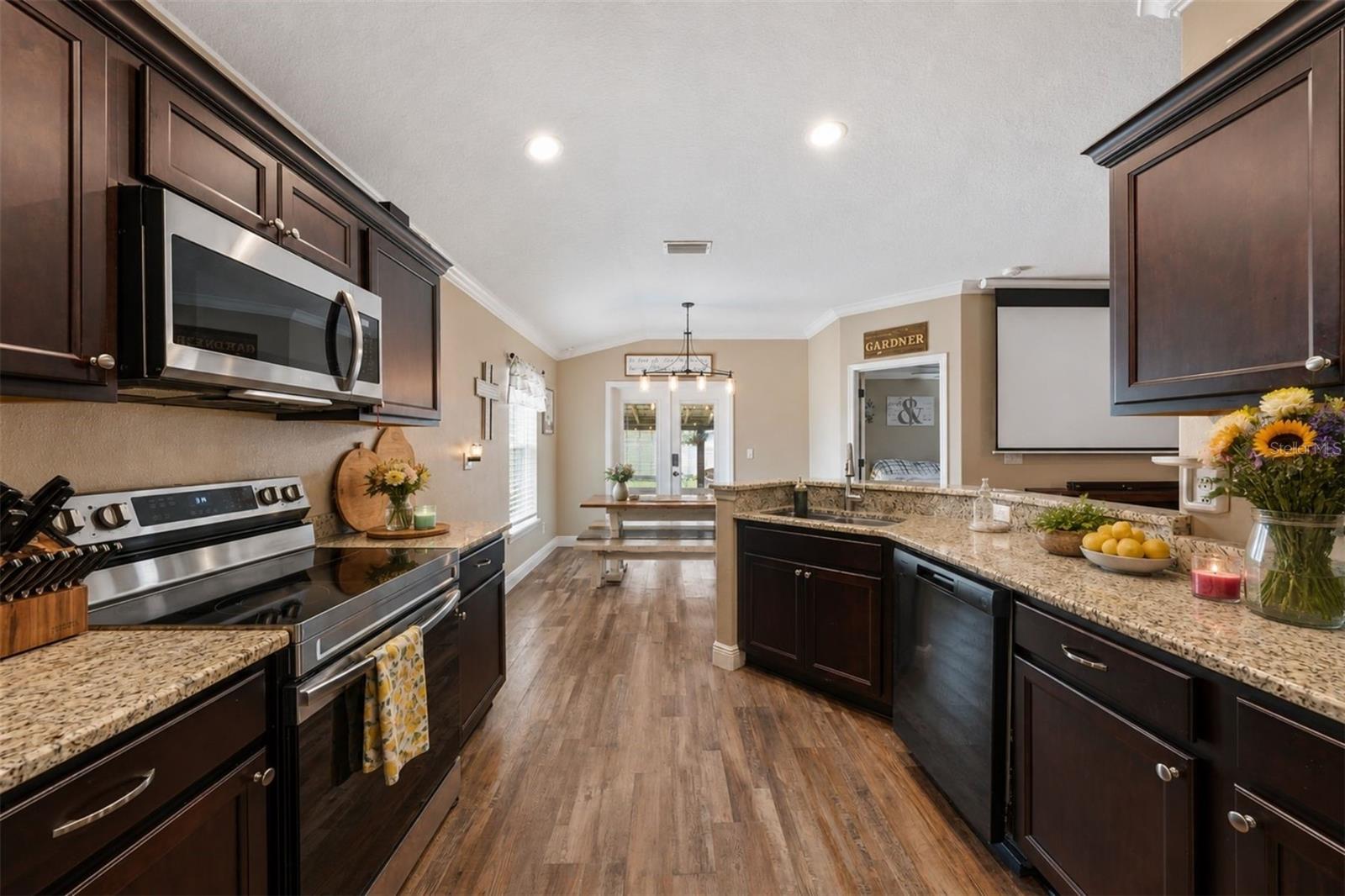 VISTA OAKS - Residential