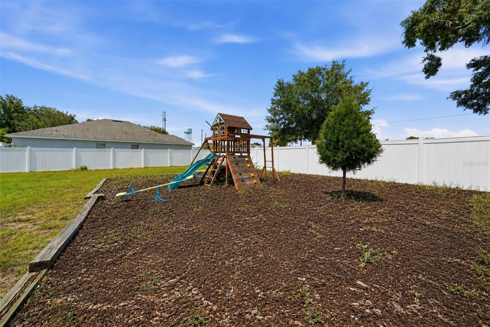 VISTA OAKS - Residential