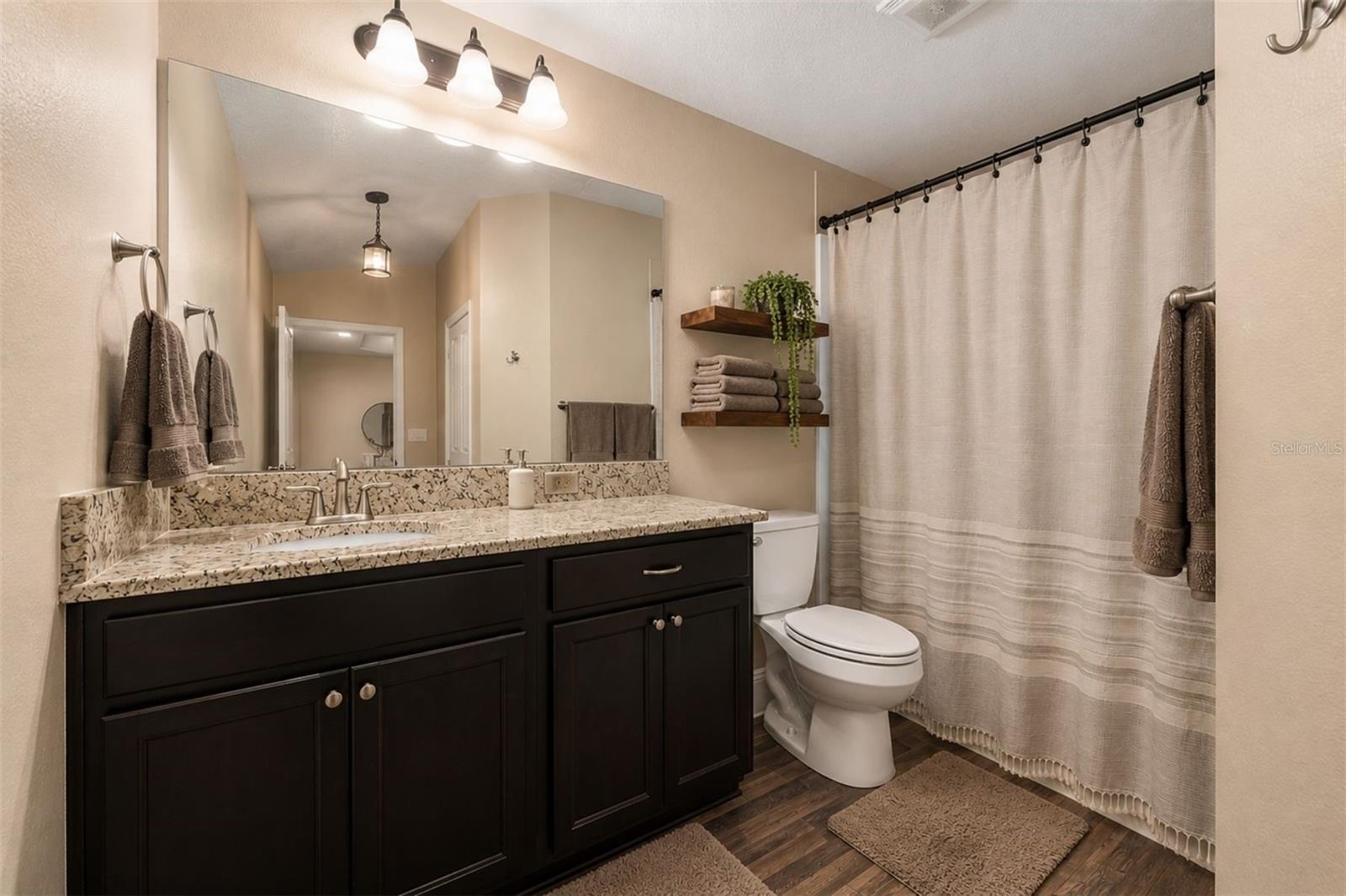 VISTA OAKS - Residential